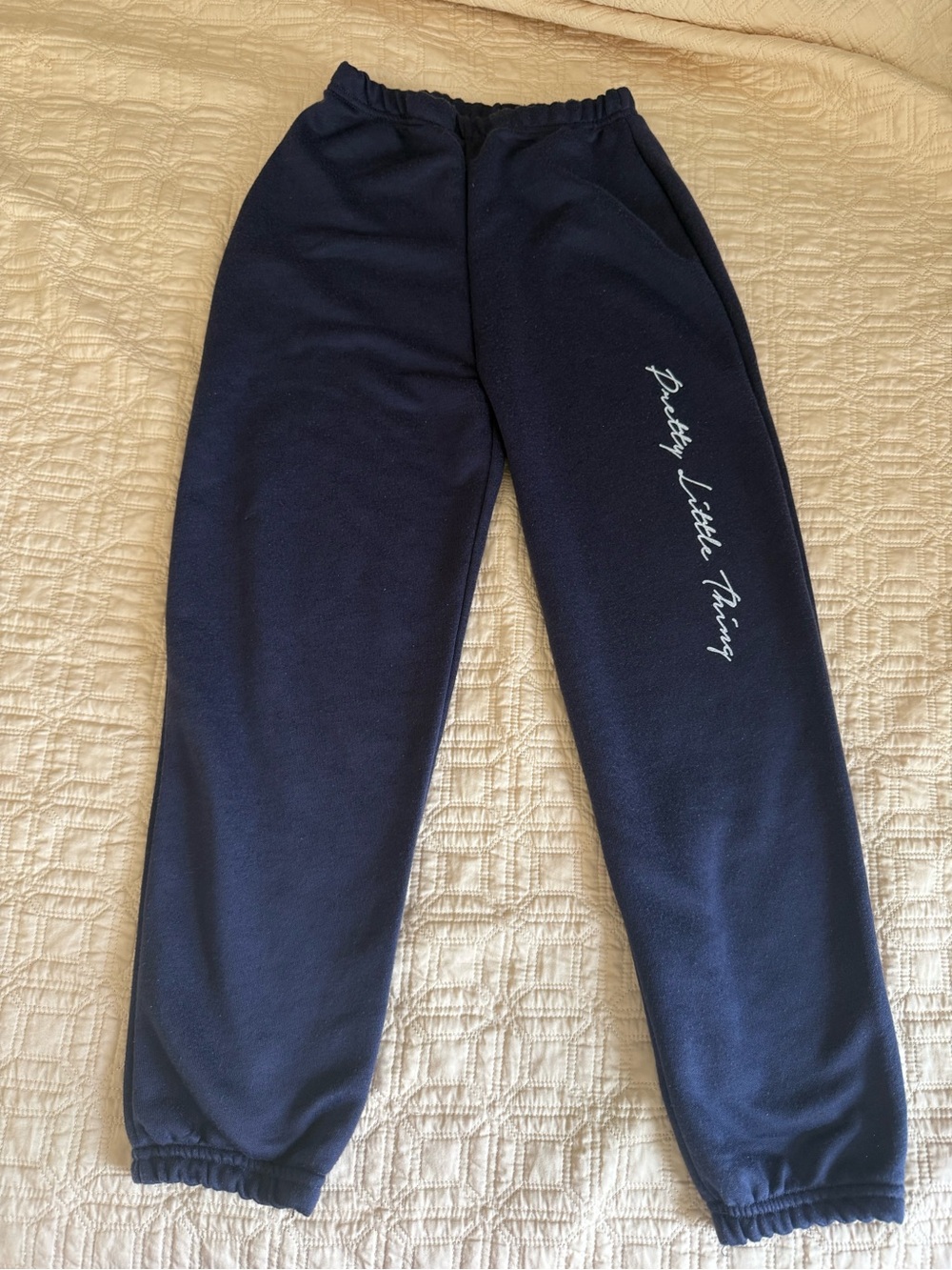 PrettyLittleThing Women Navy Joggers with Script Logo Size 2